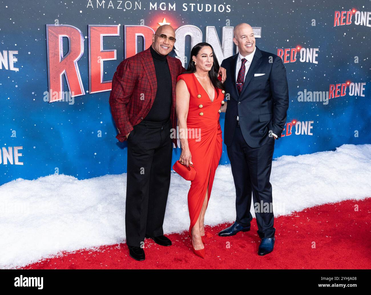 New York, NY, USA, 11. November 2024: Dwayne Johnson, Dany Garcia, Hiram Garcia besuchen die US-Premiere von Amazon „Red One“ in der Alice Tully Hall in New York am 11. November 2024. Quelle: Lev Radin/Alamy Live News Stockfoto