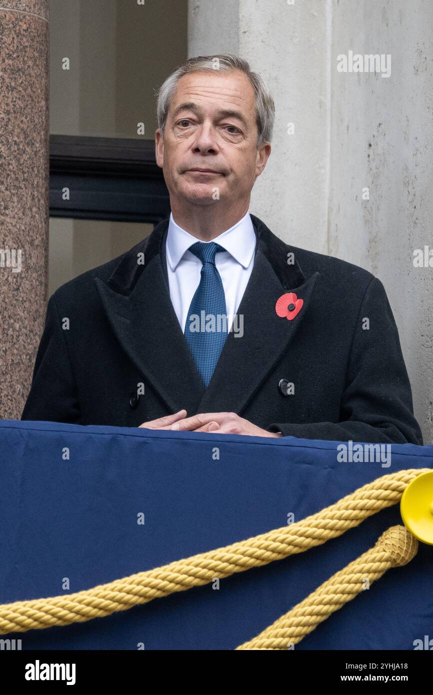 10/11/2024. Nigel Farage, Vorsitzender der britischen Reformpartei, nimmt an der Gedenkfeier in Whitehall Teil, um den Beitrag der britischen und Commonwealth-Soldaten und -Frauen in den beiden Weltkriegen und in späteren Konflikten zu gedenken. Foto: Sam Hussain über Ray Tang/Poolfoto. Stockfoto