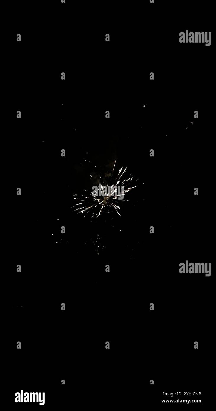 2024 Feuerwerk - Smartphone-aufgenommenes Stockfoto