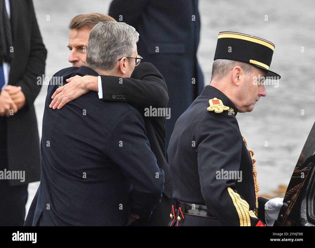 Frankreich, PARIS, 11.11.2024. Der britische Premierminister Keir Starmer und Emmanuel Macron in Anwesenheit von Nicolas Sarkozy am 11. November 2024 in Paris anlässlich der Gedenkfeier zum Waffenstillstand von 1918. Foto von Francois Pauletto France, PARIS, 11.11.2024.Le Premier Ministry britannique, Keir Starmer, et Emmanuel Macron, en Presence de Nicolas Sarkosy le 11 Novembre 2024 à Paris à l'Gelegenheit des commorations de l'Armistice de 1918. Photographie de Francois Pauletto Stockfoto