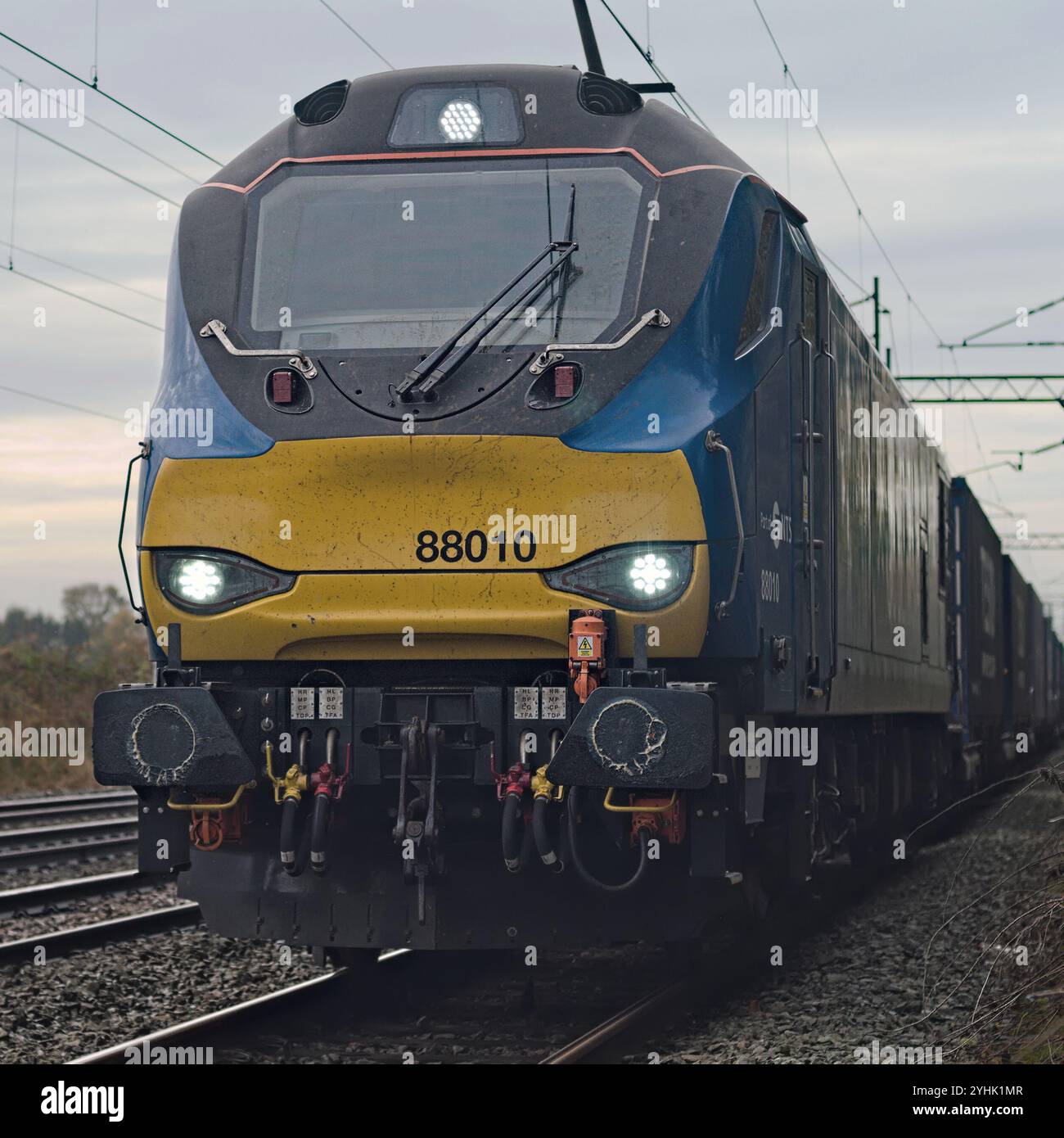 Elektro-Diesel-Zweimodelokomotive der Baureihe 88 Stockfoto