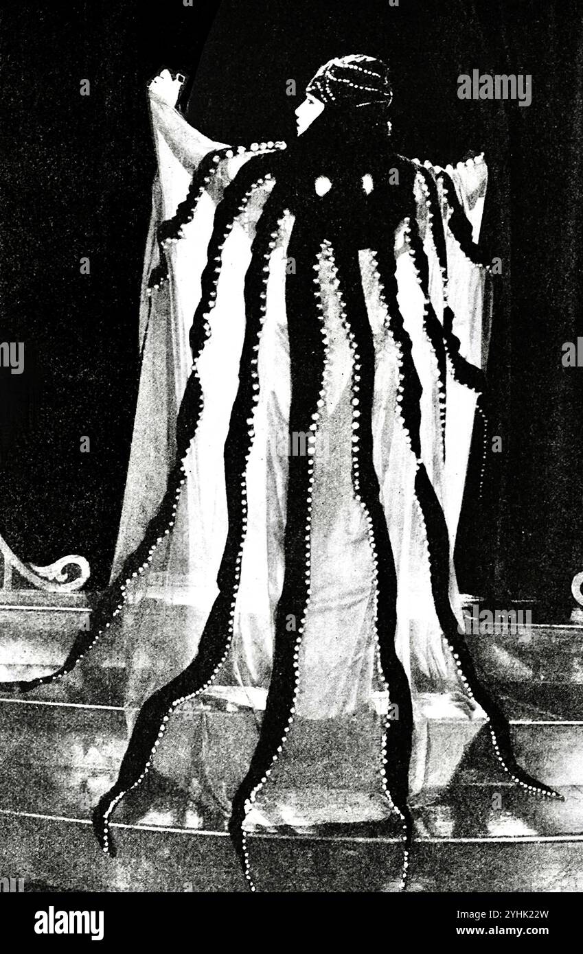 Bebe Daniels - The Octopus Gown - Photoplay - September 1921' entworfen von Clare West Stockfoto