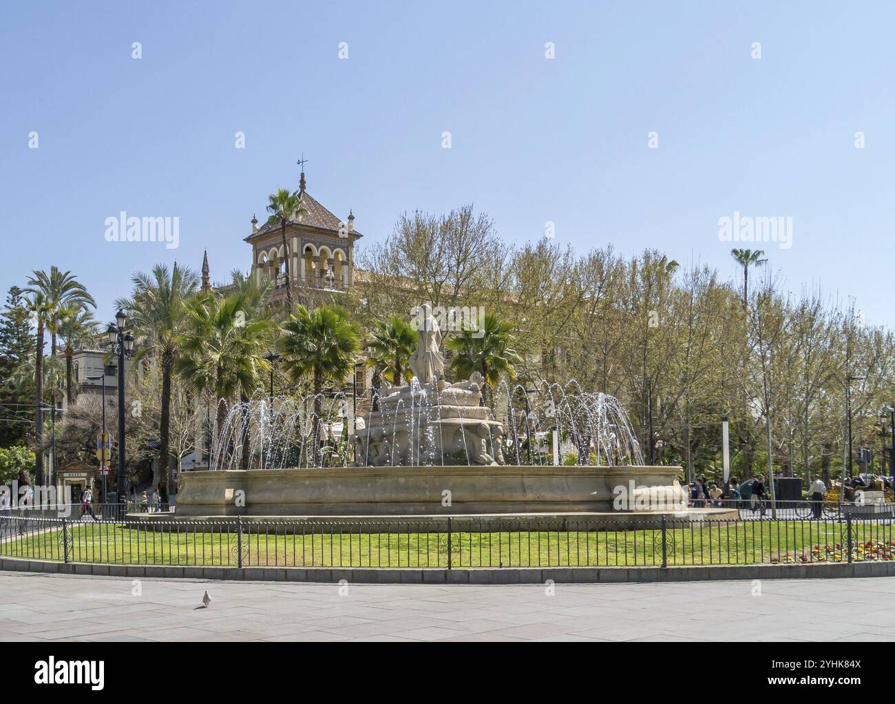 Der Hispalis-Brunnen auf dem Puerta de Jerez-Platz, Sevilla, Andalusien, Spanien, Europa Stockfoto