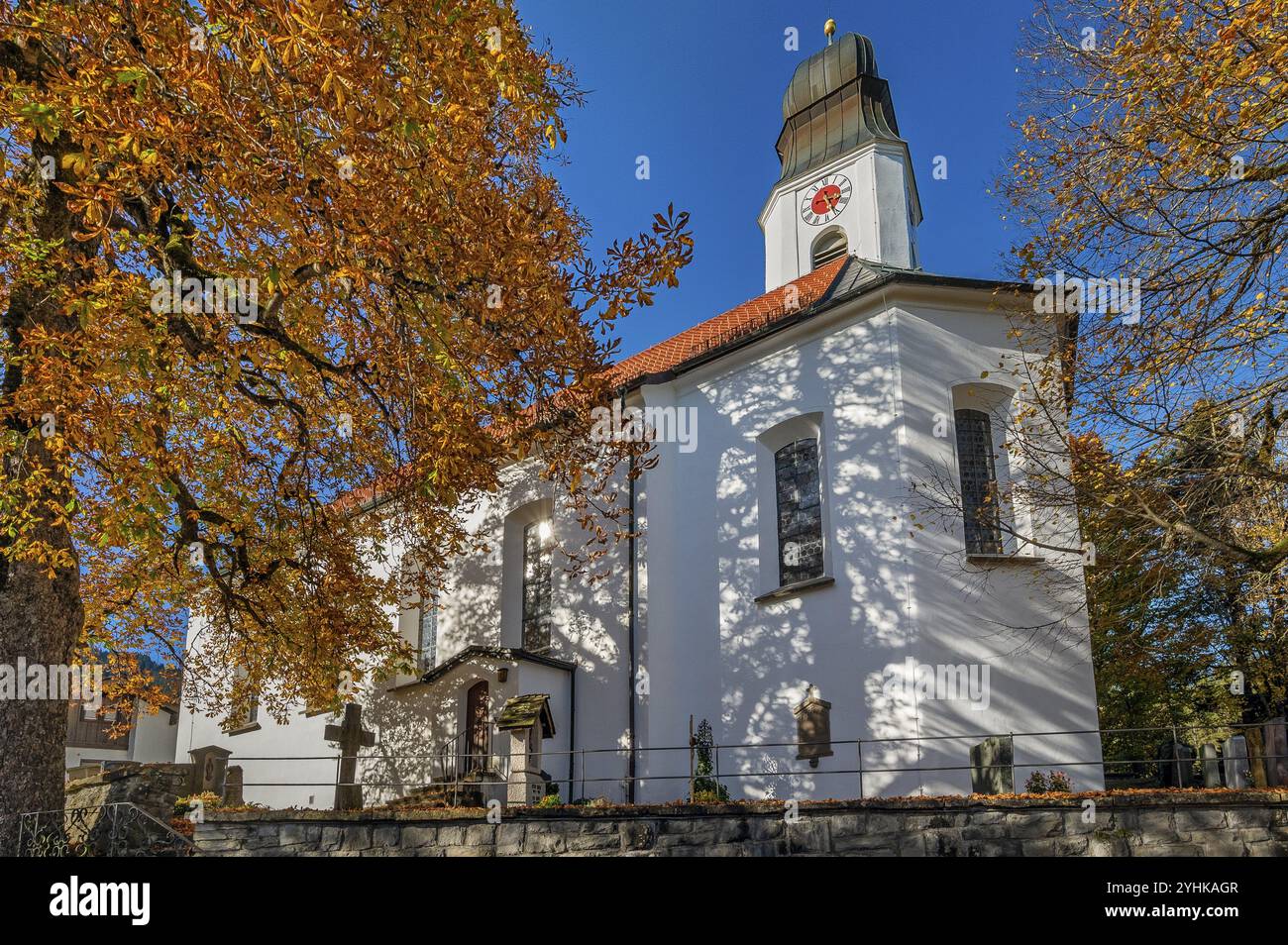 Die Pfarrkirche St. Alexander, Ofterschwang, Allgaeu, Bayern, Deutschland, Europa Stockfoto