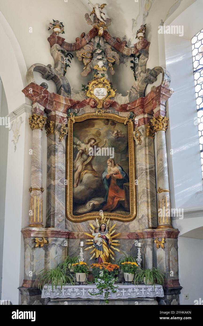 Seitenaltar mit Porträt der Jungfrau Maria, Pfarrkirche St. Alexander, Ofterschwang, Allgaeu, Bayern, Deutschland, Europa Stockfoto