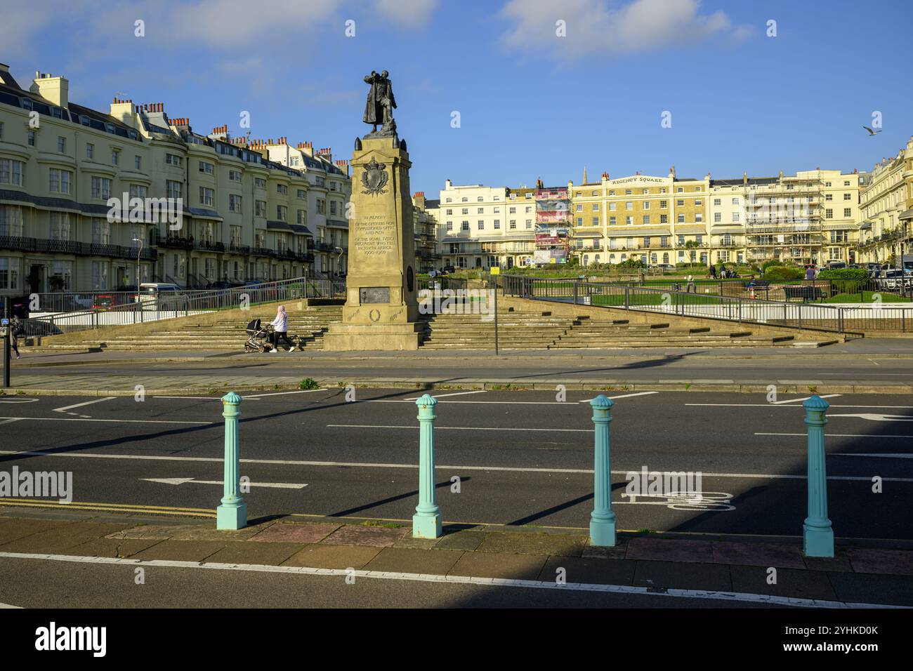 Regency Square mit dem Burenkrieg Memorial im Vordergrund, Brighton, East Sussex, England Stockfoto