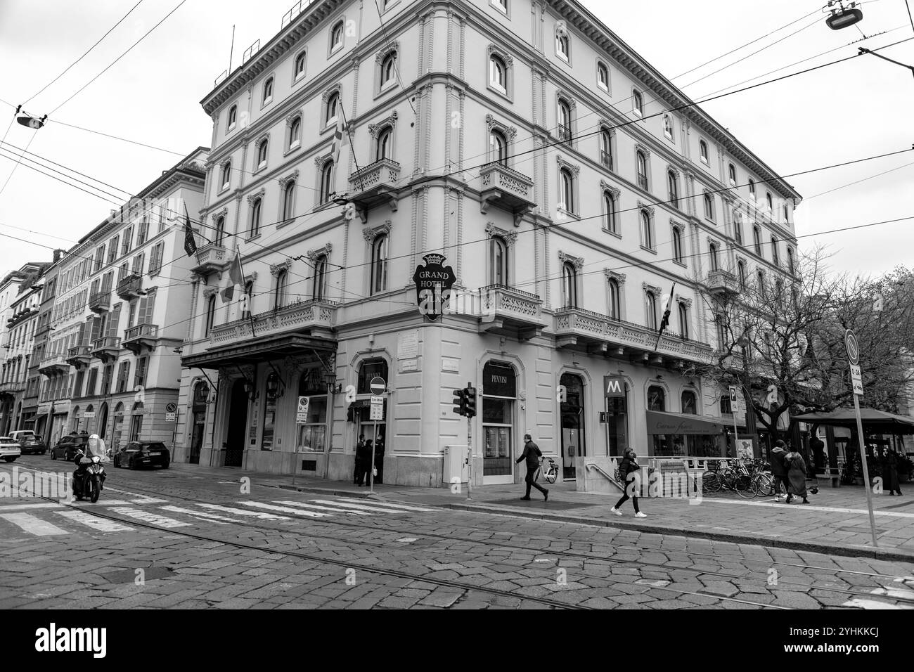 Mailand, Italien - März 30: Die Quadrilatero della moda oder Via Montenapoleone ist ein erstklassiges Einkaufsviertel im Zentrum von Mailand, Italien. Stockfoto