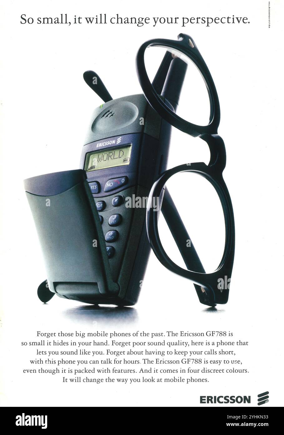 1997 Ericsson GF 788 Mobiltelefon-Werbespot – „so klein, es wird Ihre Perspektive verändern“ Stockfoto