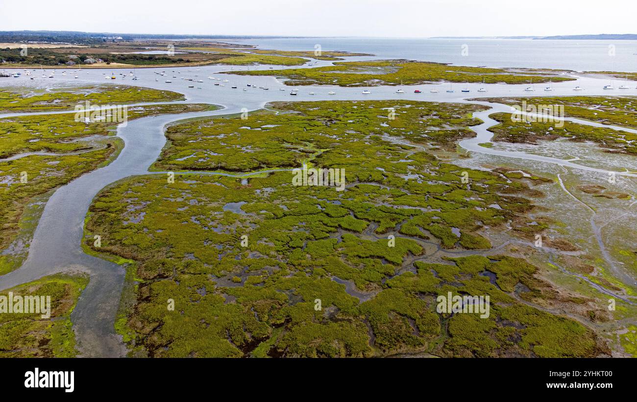 Lymington und Keyhaven Marshes in Dorset Aerial View einschließlich Hurst Castle Stockfoto