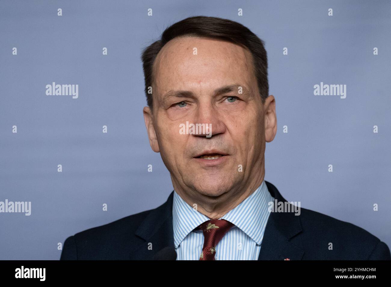 Warschau, Polen. November 2024. Der polnische Außenminister Radoslaw Sikorski spricht während einer Pressekonferenz. Minister Radoslaw Sikorski und der hohe Vertreter der Europäischen Union (EU) Josep Borrell hielten eine Pressekonferenz über die europäische Sicherheit, die Wahlen in den USA und die Lage in der Ukraine ab. (Foto: Marek Antoni Iwanczuk/SOPA Images/SIPA USA) Credit: SIPA USA/Alamy Live News Stockfoto