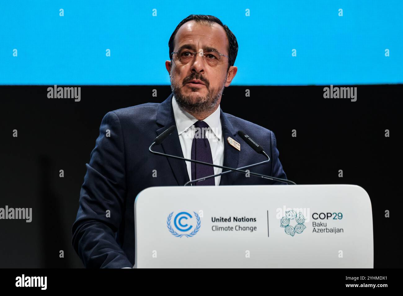 Baku, Aserbaidschan, 12. November 2024. Nikos Christodoulides, Präsident Zyperns, spricht während des ersten Teils des hochrangigen Segments der Klimakonferenz der Vereinten Nationen im Plenarsaal von Nizami während der COP29, einer Veranstaltung des UNFCCC im Olympiastadion von Baku. Die COP29, die ab November 11-22 läuft, konzentriert sich auf die Ermittlung von CO2-Ausgleichsmaßnahmen für saubere Energie. Quelle: Dominika Zarzycka/Alamy Live News Stockfoto