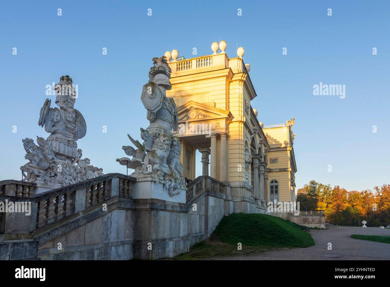 Gloriette im Park Schloss Schönbrunn Wien 13. Hietzing Wien Österreich Stockfoto
