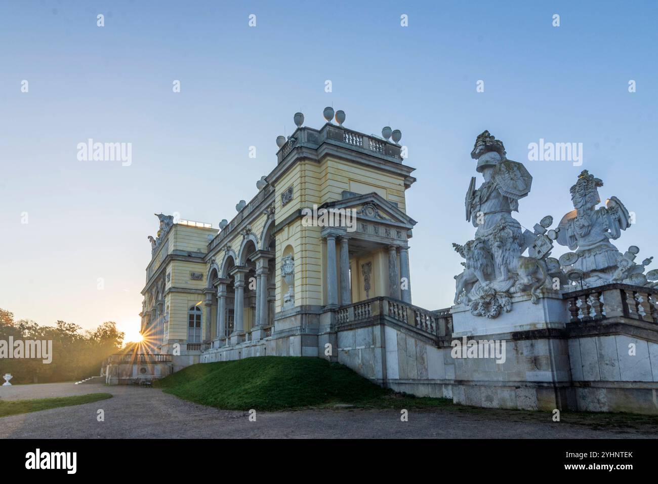 Gloriette im Park Schloss Schönbrunn Wien 13. Hietzing Wien Österreich Stockfoto