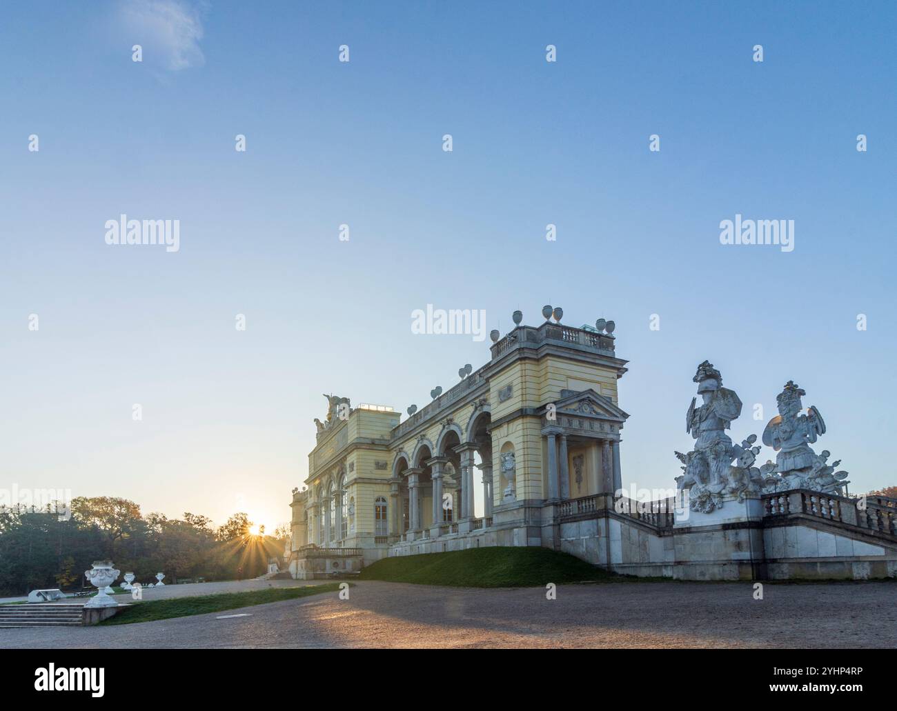 Wien: Gloriette im Park Schloss Schönbrunn 13. Hietzing, Wien, Österreich Stockfoto
