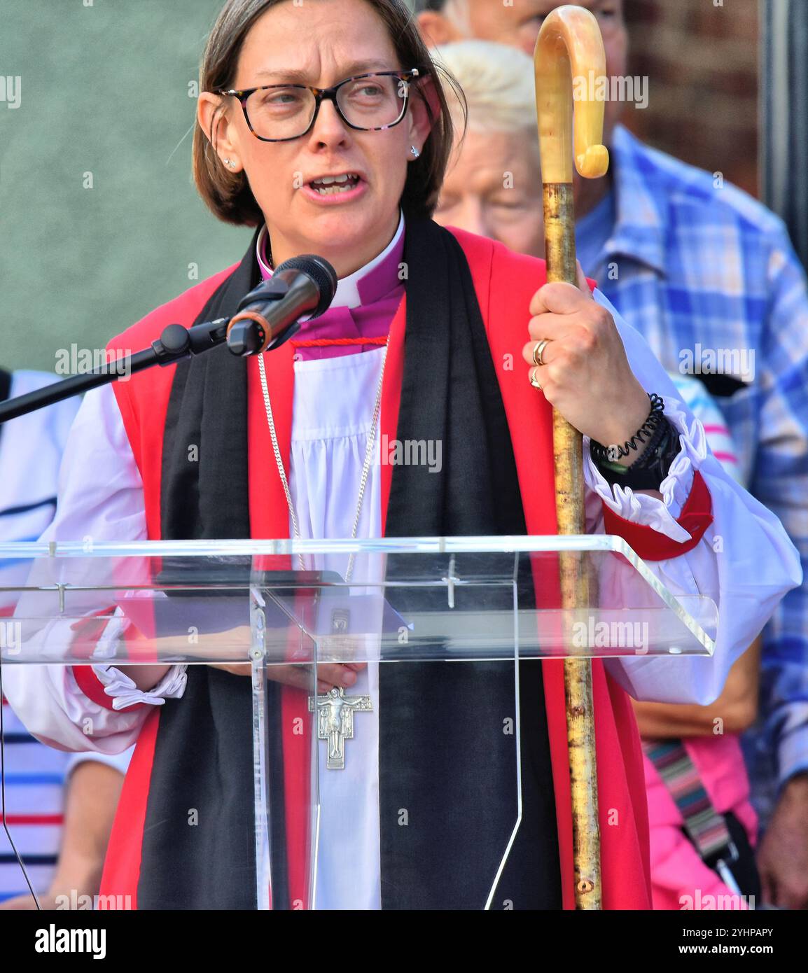 Reverend Helen-Ann Hartley Bischof von Newcastle upon Tyne, der den Rücktritt des Erzbischofs von Canterbury Justin Welby forderte Stockfoto