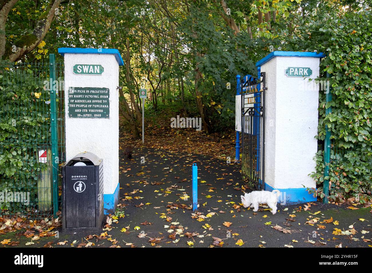 Fußweg Tor zum Schwanenpark buncrana, County donegal, republik irland Stockfoto