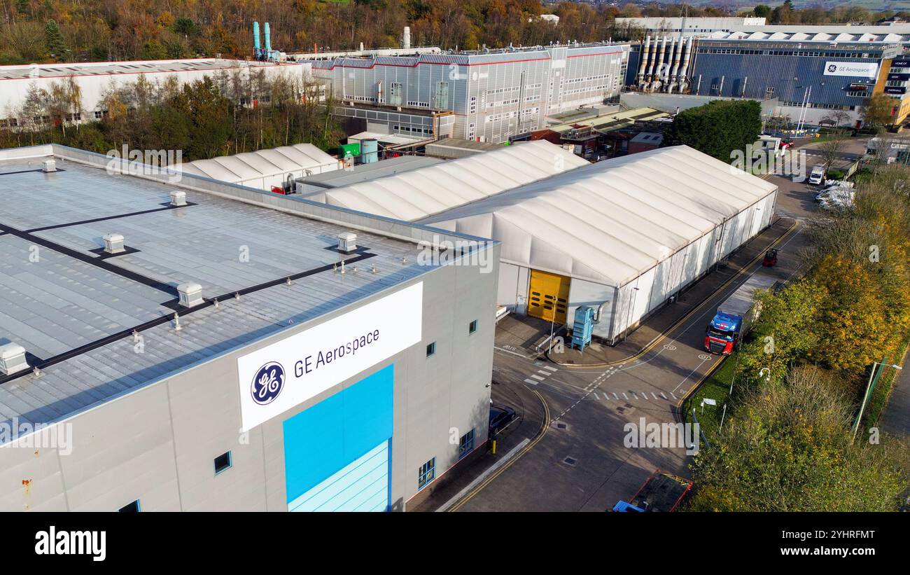 Nantgarw, bei Cardiff, Wales, Vereinigtes Königreich - 12. November 2024: Luftansicht des Flugzeugturbinenwerks GE Aviation in Südwales Stockfoto