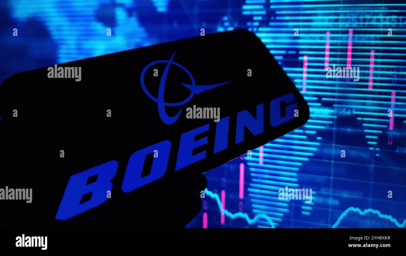 Konskie, Polen – 12. November 2024: Das Firmenlogo von Boeing wird auf dem Mobiltelefon angezeigt Stockfoto