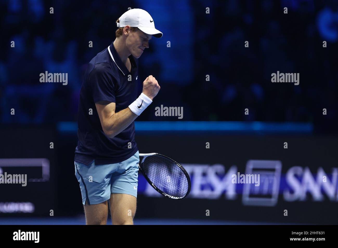 Turin, Italien. November 2024. Jannik Sinner of Italy feiert am dritten Tag des Nitto ATP World Tour Finals das Round Robin Singles zwischen Jannik Sinner of Italy und Taylor Fritz aus den USA. Quelle: Marco Canoniero/Alamy Live News Stockfoto