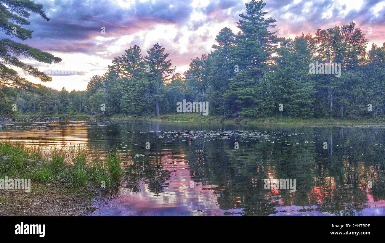 Sonnenuntergang am Wilcox Lake, Harrisburg Lake Stony Creek NY Stockfoto