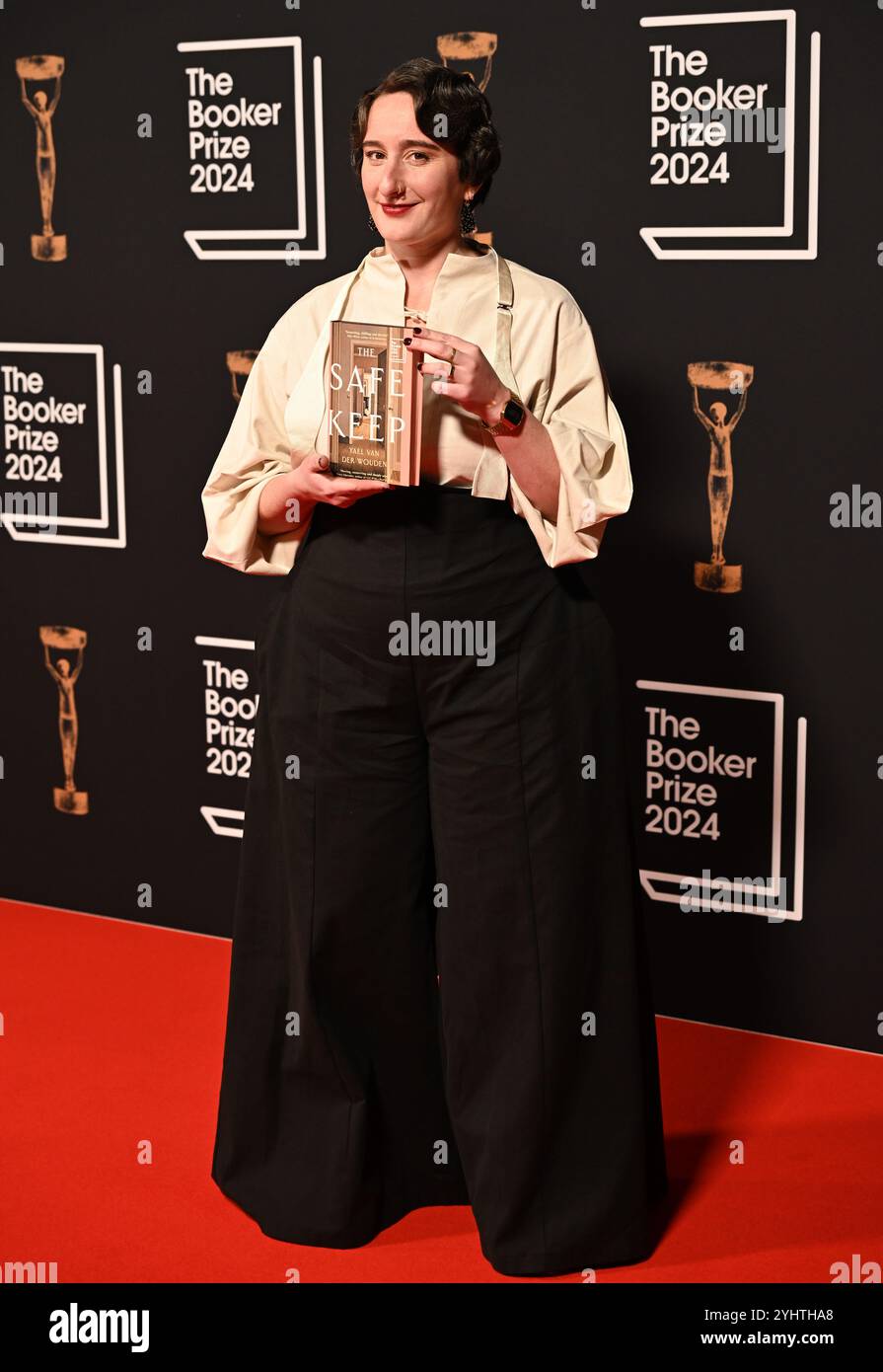 LONDON, GROSSBRITANNIEN. November 2024. Yael van der Wouden „The Safekeep“ nimmt an der Verleihung des Booker Prize 2024 im Old Billingsgate London, Großbritannien, Teil. (Foto von 李世惠/siehe Li/Picture Capital) Credit: Siehe Li/Picture Capital/Alamy Live News Stockfoto