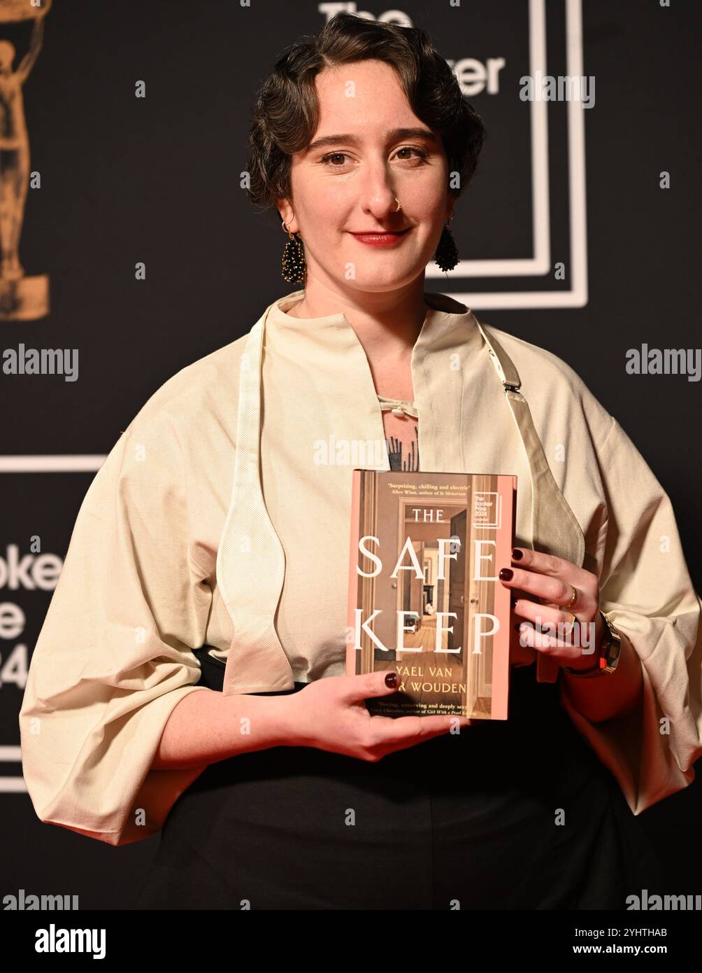 LONDON, GROSSBRITANNIEN. November 2024. Yael van der Wouden „The Safekeep“ nimmt an der Verleihung des Booker Prize 2024 im Old Billingsgate London, Großbritannien, Teil. (Foto von 李世惠/siehe Li/Picture Capital) Credit: Siehe Li/Picture Capital/Alamy Live News Stockfoto
