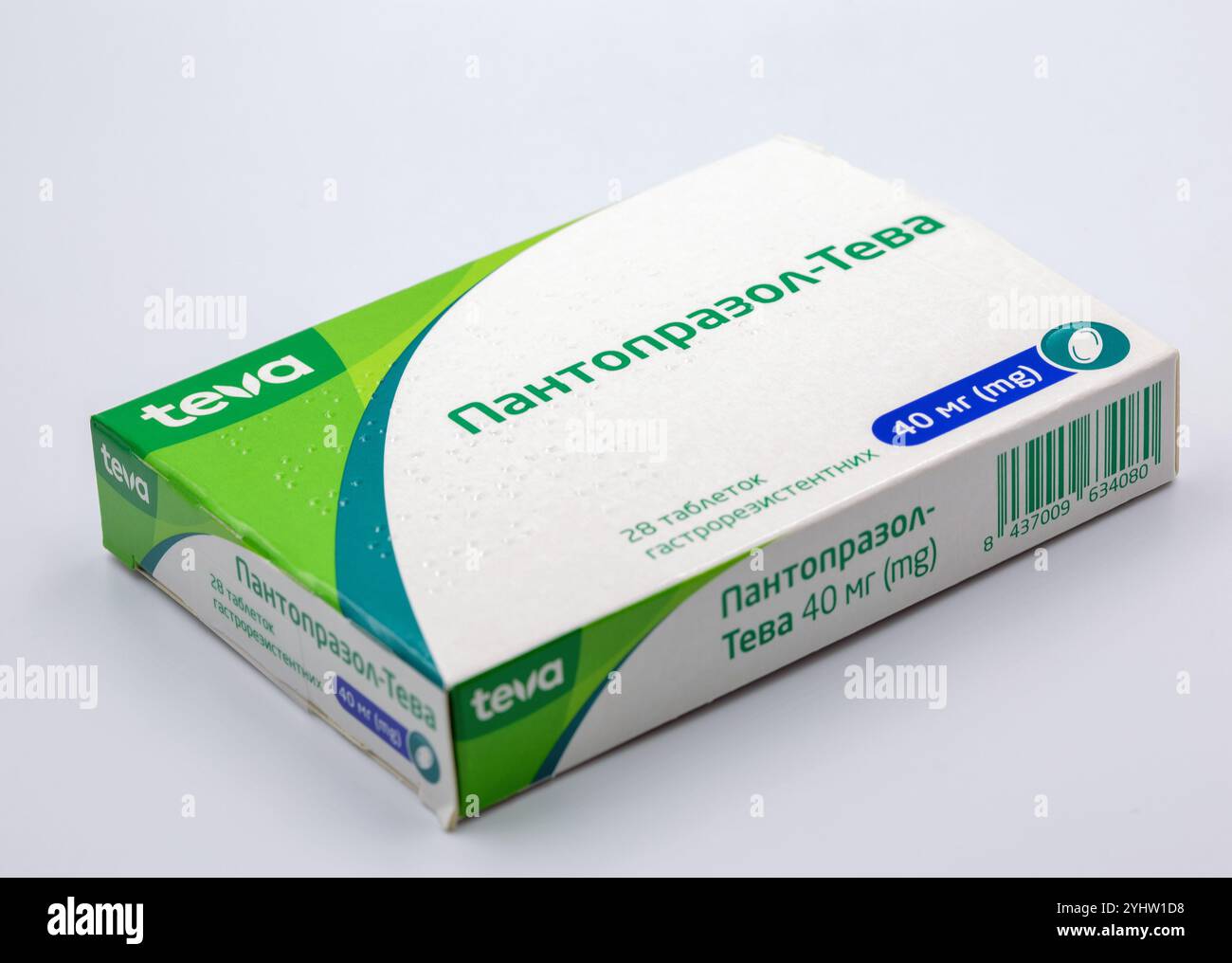 Kiew, Ukraine - 23. August 2024: Studio-Shooting von Pantoprazol von Teva Pack Closeup gegen weiß. Es wird hauptsächlich zur Behandlung der gastroösophagealen Erkrankung angewendet Stockfoto