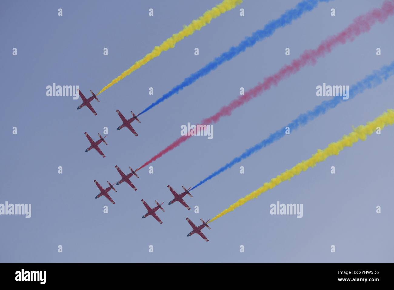 Das Red Falcon Air Demonstration Team tritt am 12. November 2024 auf der Zhuhai Air Show in Zhuhai, südchinesischer Provinz Guangdong, auf. Stockfoto