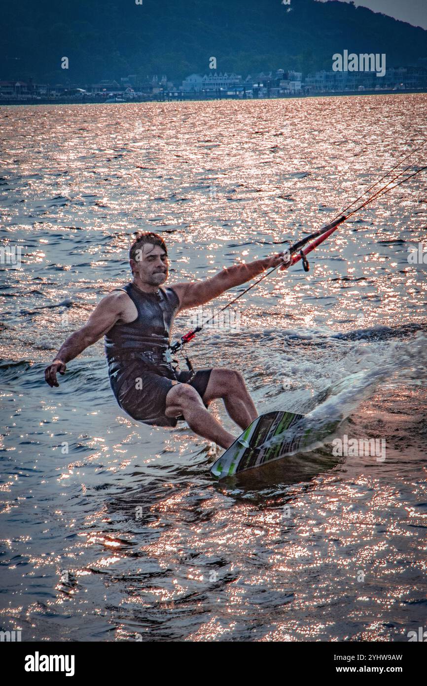 Windsurfen im Sandy Hook New Jersey Stockfoto