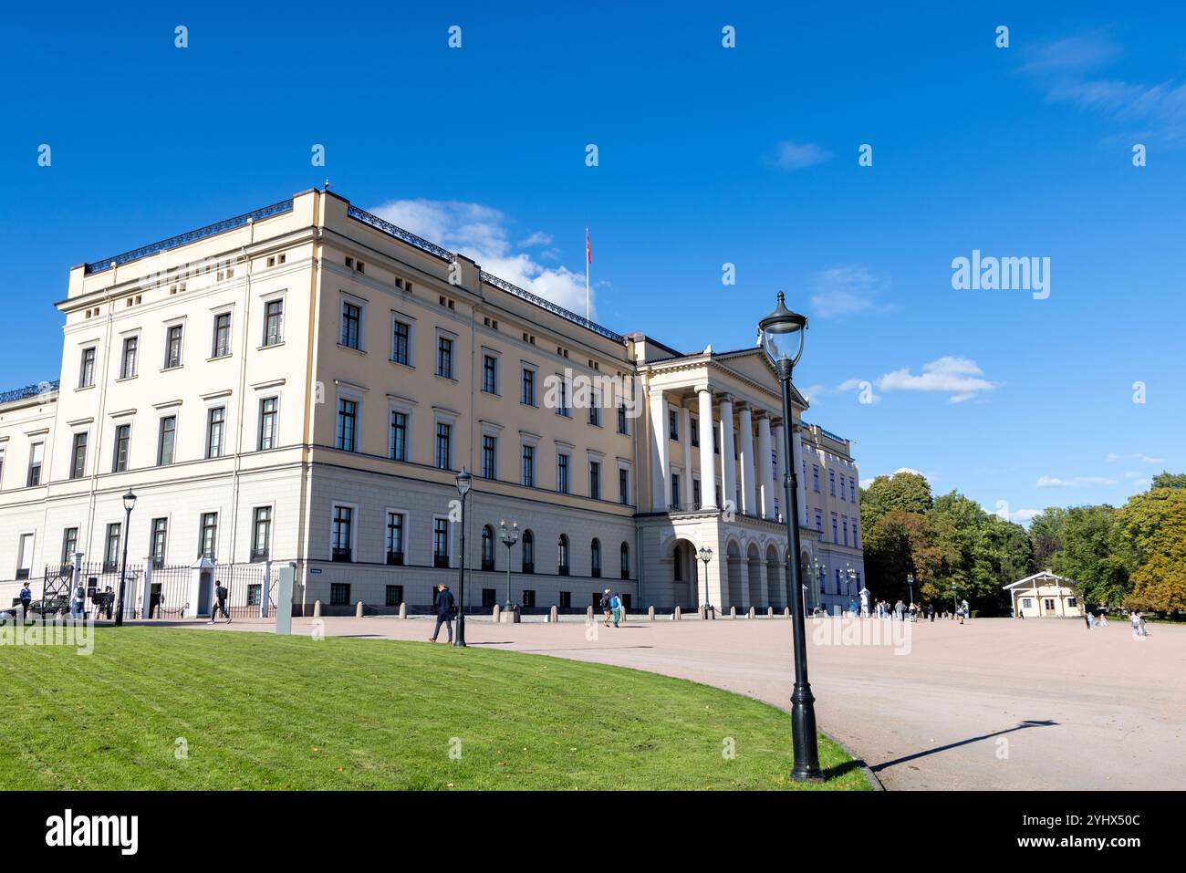 Oslo Königspalast, 19. Jahrhundert erbaut als norwegische Residenz des in Frankreich geborenen Karl XIV. Johannes, der als König von Norwegen und Schweden regierte. Stockfoto