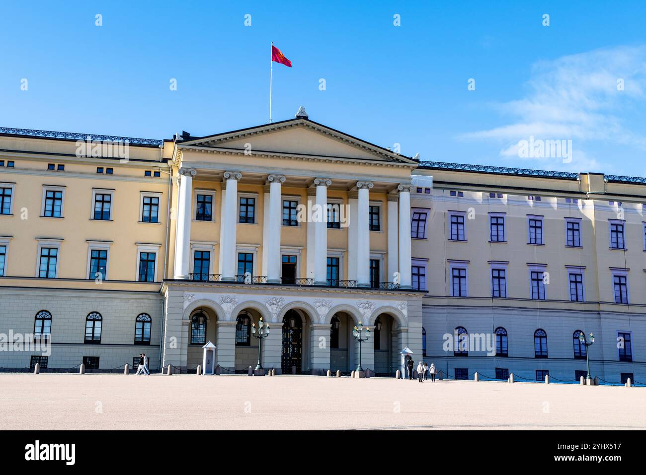 Oslo Königspalast, 19. Jahrhundert erbaut als norwegische Residenz des in Frankreich geborenen Karl XIV. Johannes, der als König von Norwegen und Schweden regierte. Stockfoto