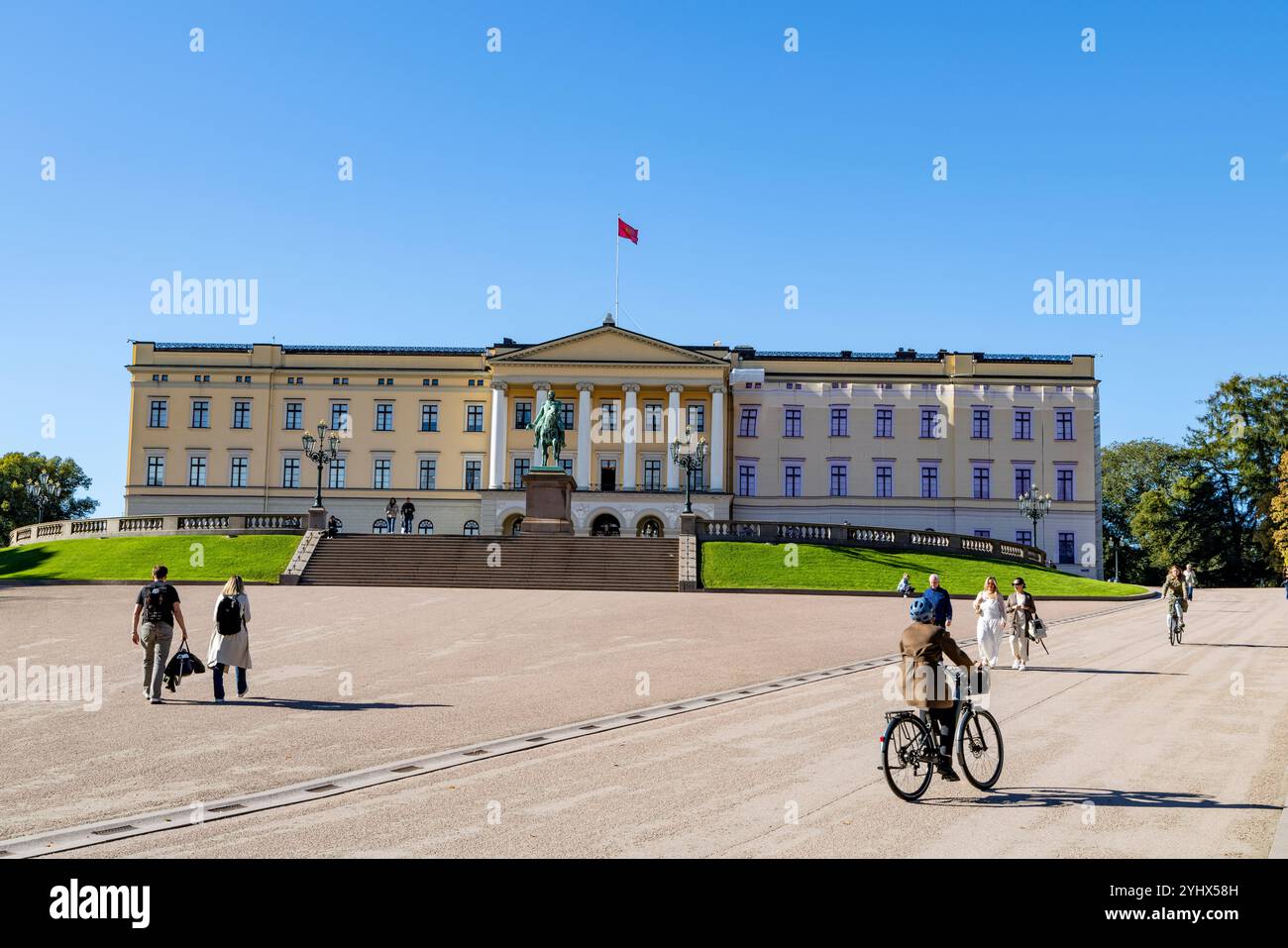 Oslo Königspalast, 19. Jahrhundert erbaut als norwegische Residenz des in Frankreich geborenen Karl XIV. Johannes, der als König von Norwegen und Schweden regierte. Stockfoto