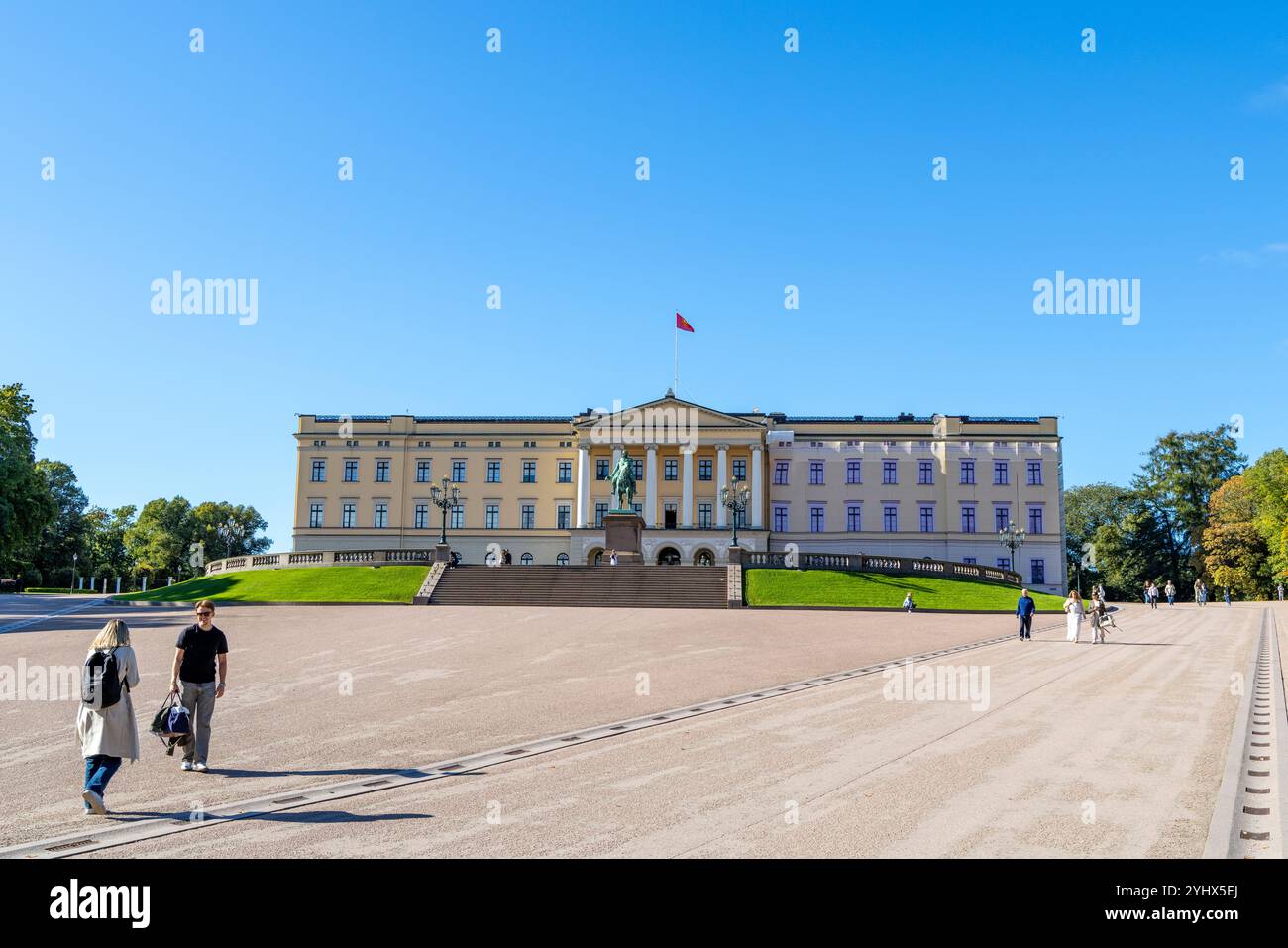 Oslo Königspalast, 19. Jahrhundert erbaut als norwegische Residenz des in Frankreich geborenen Karl XIV. Johannes, der als König von Norwegen und Schweden regierte. Stockfoto