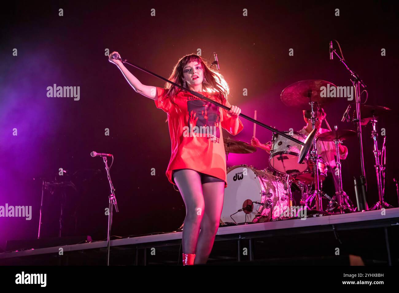 Manchester, England, 12. November 2024. Lauren Mayberry unterstützt London Grammar in der AO Arena in Manchester. Quelle: Izzy Clayton/Alamy Live News Stockfoto