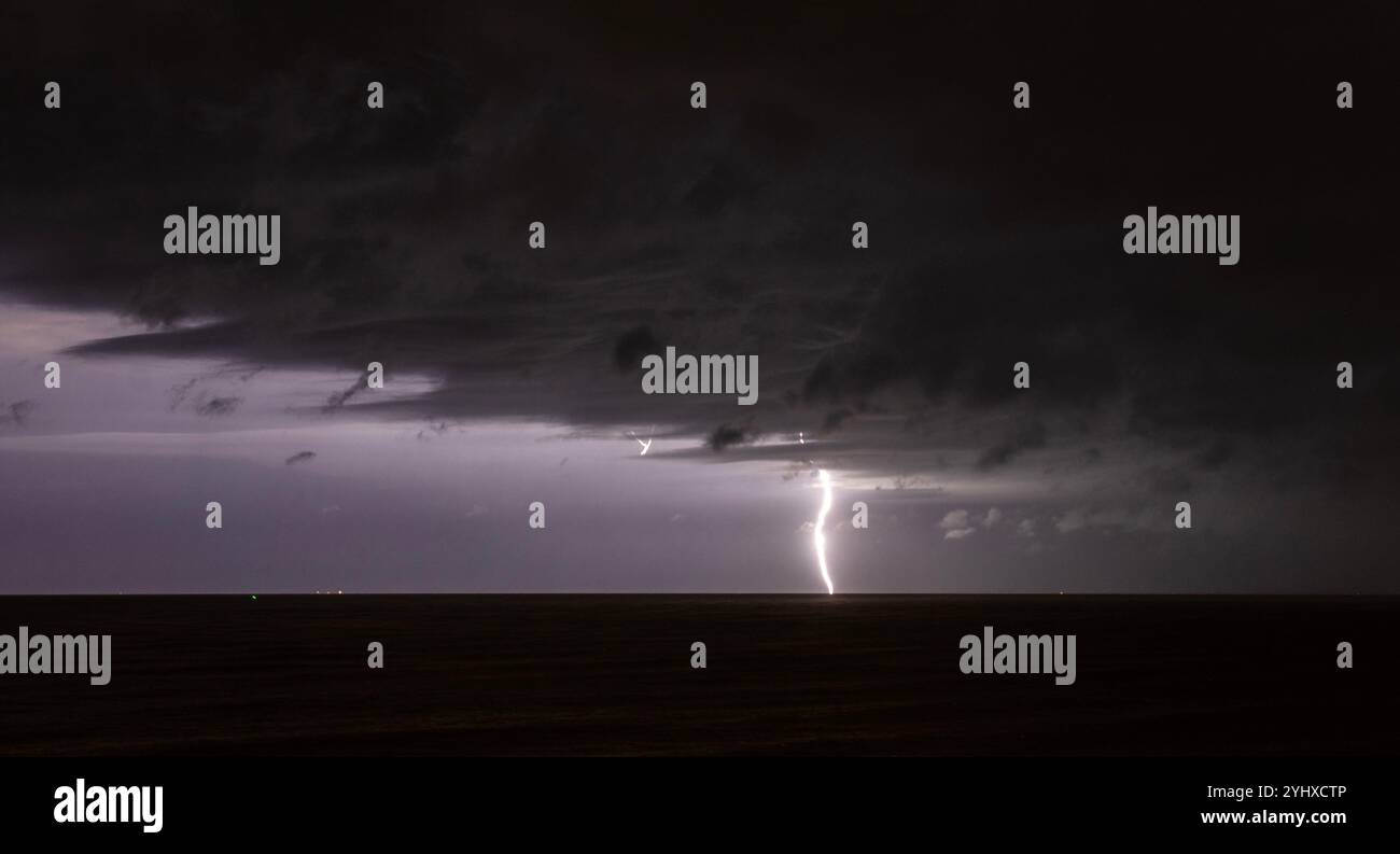 Gemeinsame Wolke zu Boden Blitzschlag Stockfoto