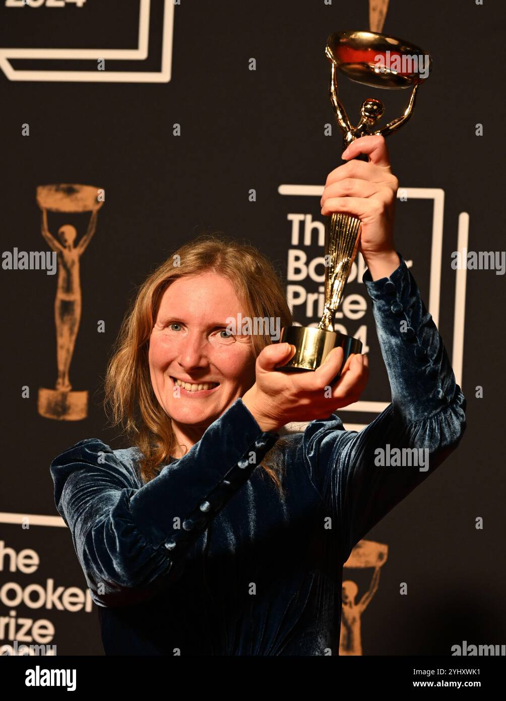 LONDON, GROSSBRITANNIEN. November 2024. Orbital von Samantha Harvey ist Gewinner des Booker Prize 2024 bei der Verleihung des Booker Prize 2024 im Old Billingsgate London, Großbritannien. (Foto von 李世惠/siehe Li/Picture Capital) Credit: Siehe Li/Picture Capital/Alamy Live News Stockfoto