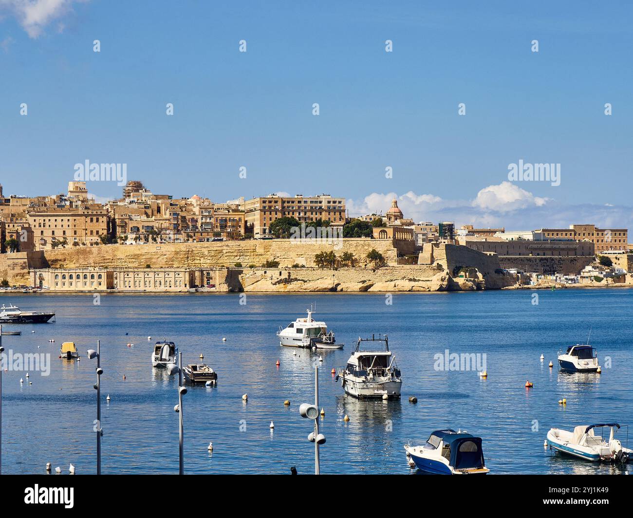 Panoramablick auf Valletta vom Meer, Malta Stockfoto