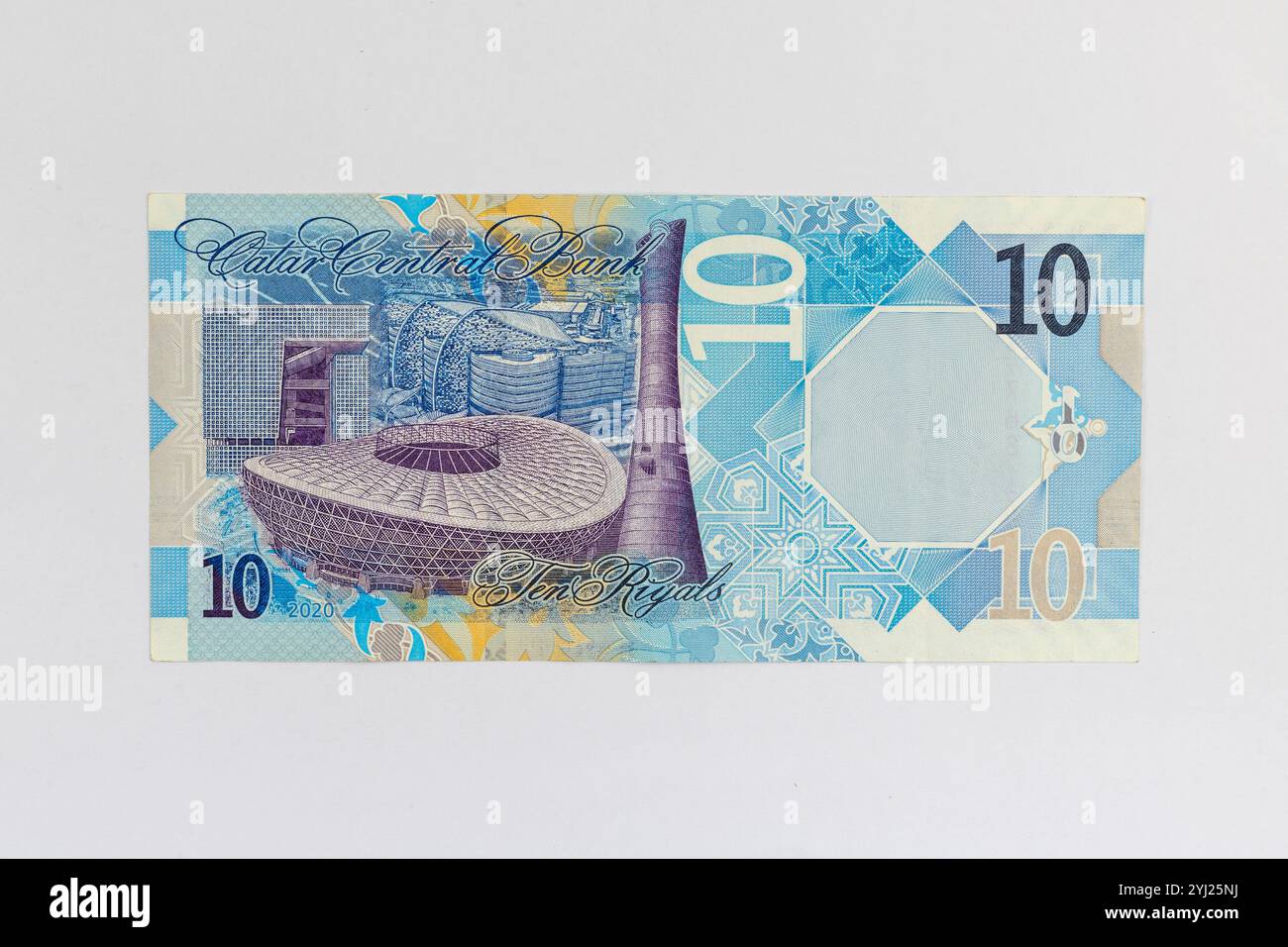 Katar 10 Riyals-Banknote mit Lusail-Stadion, Fackelturm (Aspire Zone), Sidra Medicine and Education City (Qatar Foundation). Stockfoto