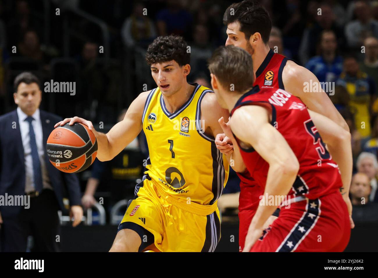 Berlin, Deutschland. November 2024. Gabriele Procida (1) von ALBA Berlin wurde während des Basketballspiels der Turkish Airlines EuroLeague zwischen ALBA Berlin und EA7 Emporio Armani Milano in der Uber Arena in Berlin gesehen. Quelle: Gonzales Photo/Alamy Live News Stockfoto