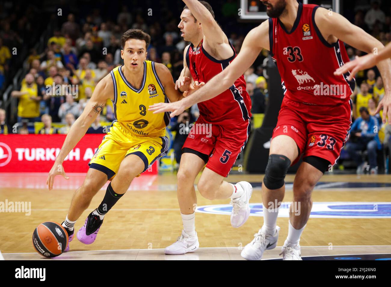 Berlin, Deutschland. November 2024. Matteo Spagnolo (3) von ALBA Berlin, der während des Basketballspiels der Turkish Airlines EuroLeague zwischen ALBA Berlin und EA7 Emporio Armani Milano in der Uber Arena in Berlin zu sehen war. Quelle: Gonzales Photo/Alamy Live News Stockfoto