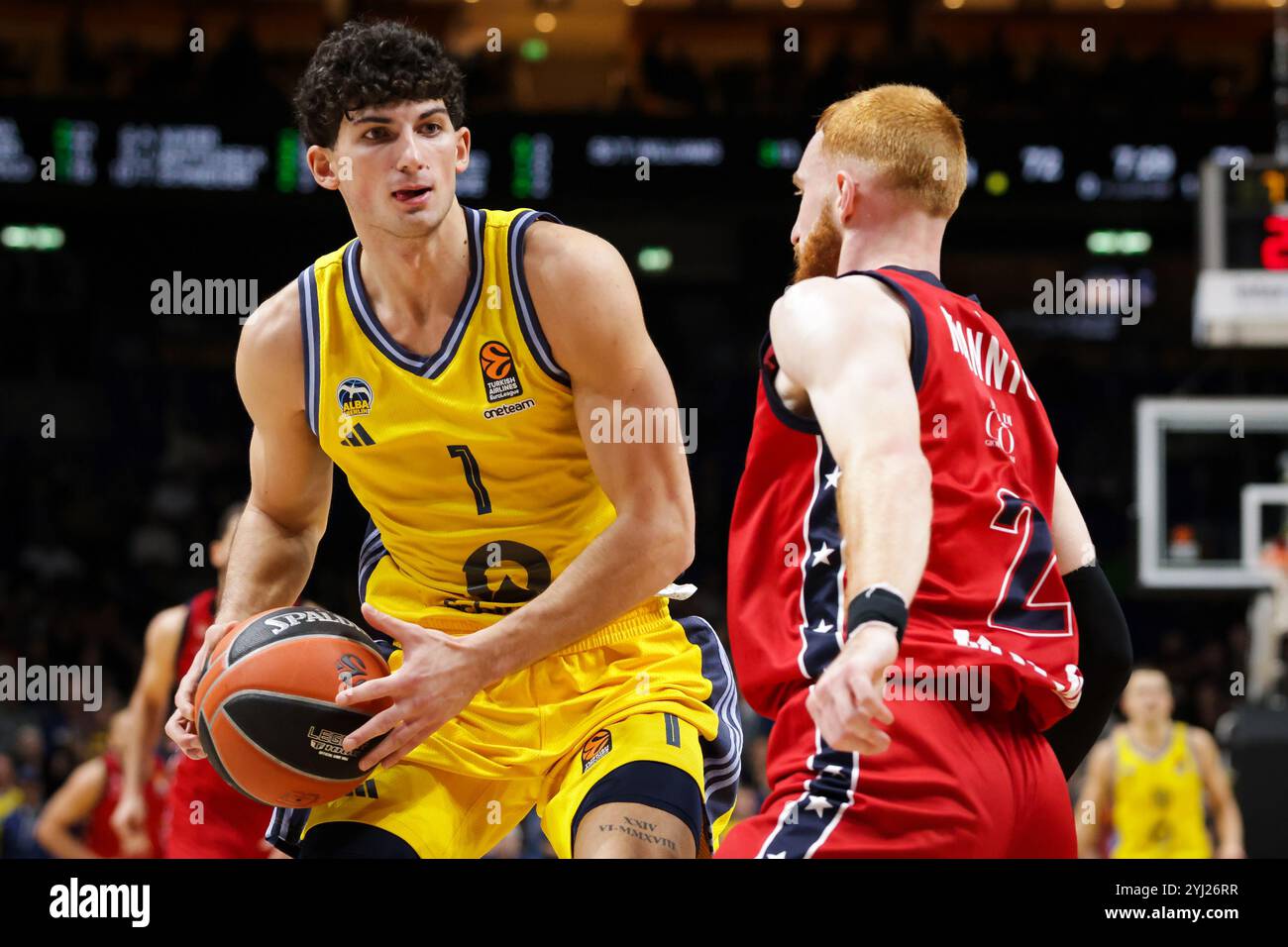 Berlin, Deutschland. November 2024. Gabriele Procida (1) von ALBA Berlin wurde während des Basketballspiels der Turkish Airlines EuroLeague zwischen ALBA Berlin und EA7 Emporio Armani Milano in der Uber Arena in Berlin gesehen. Quelle: Gonzales Photo/Alamy Live News Stockfoto