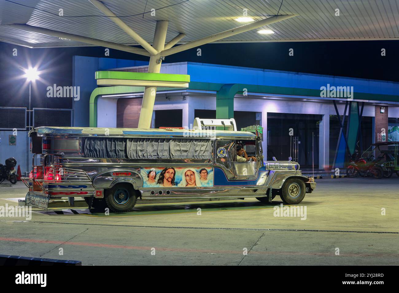 Philippinischer Provinzjeepney, ikonischer öffentlicher Nahverkehr auf den Philippinen, Modernisierungsplan für den Übergang der Regierung, PUV-Ausstieg für Jeepneys Stockfoto