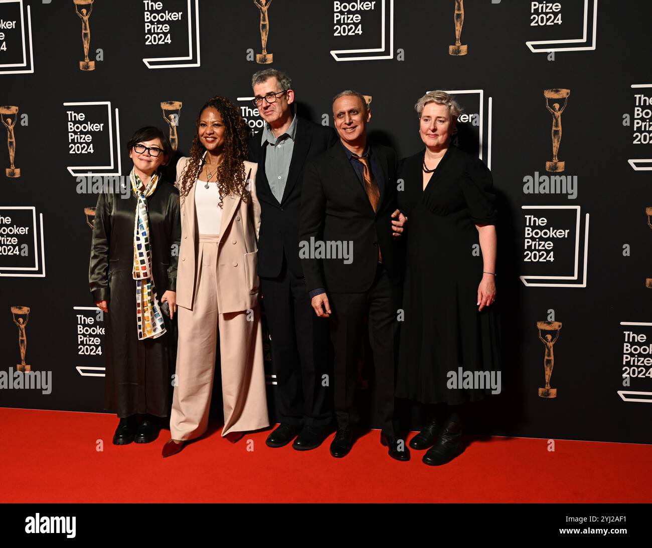 LONDON, GROSSBRITANNIEN. November 2024. Yiyun Li, Sara Collins, Edmund de Waal, Nitin Sawhney, Justine Jordan nimmt an der Verleihung des Booker Prize 2024 im Old Billingsgate London, Großbritannien, Teil. (Foto von 李世惠/siehe Li/Picture Capital) Credit: Siehe Li/Picture Capital/Alamy Live News Stockfoto