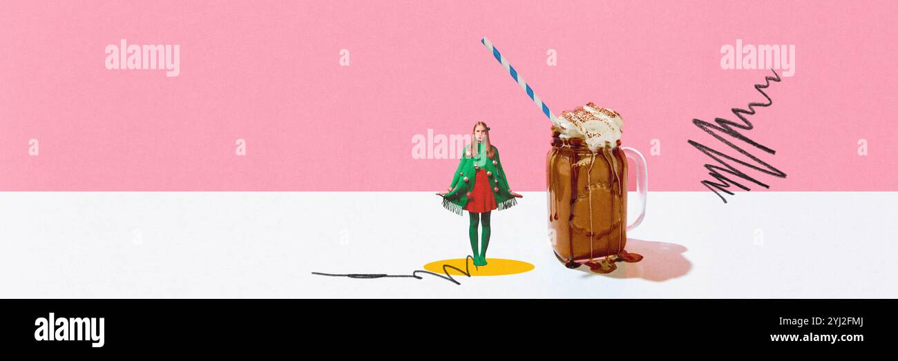 Mädchen im Weihnachtsbaum-Stil neben festlicher heißer Schokolade mit Schlagsahne und gestreiftem Stroh. Zeitgenössische Kunstcollage. Stockfoto