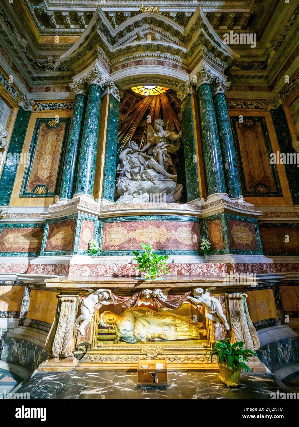Der Traum des Heiligen Josef von Domenico Guidi in der Kirche Santa Maria della Vittoria - Rom, Italien Stockfoto