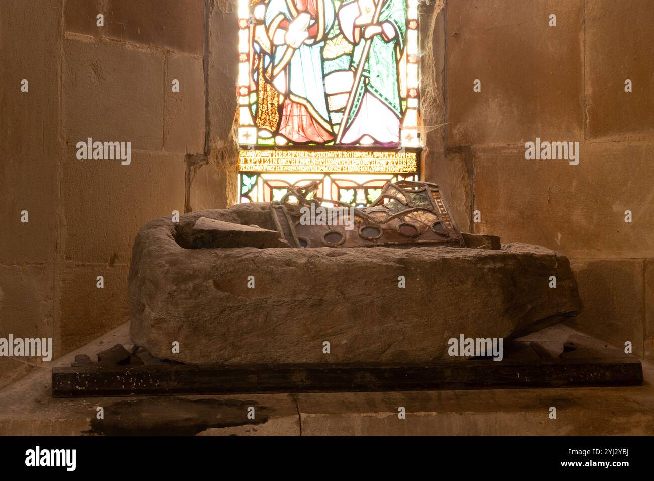 Ein Kindersarkophag in St. Michael's Church, Ufton, Warwickshire, England, Großbritannien Stockfoto