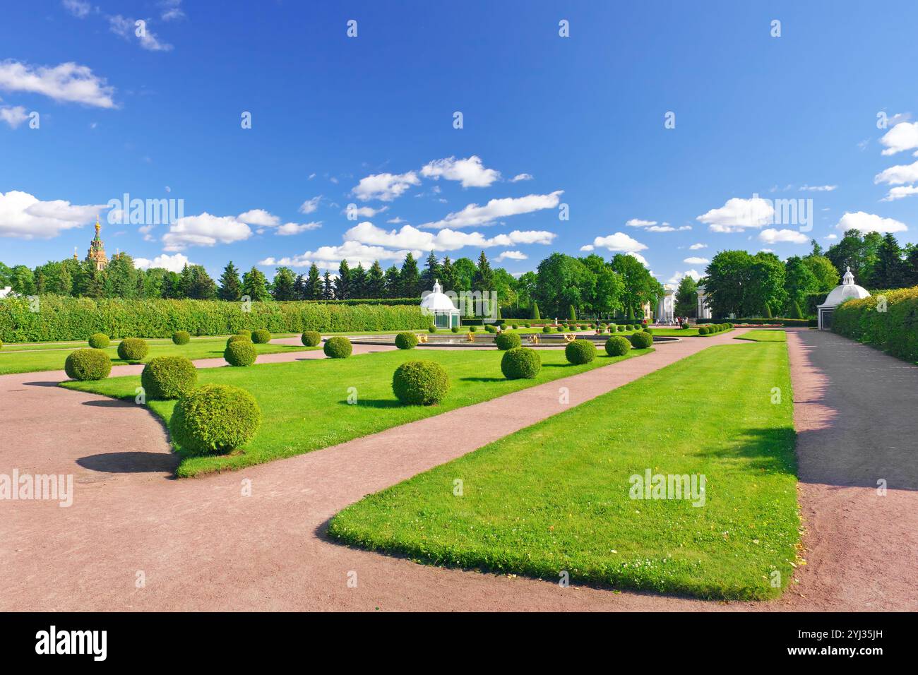 Oberer Park in Pertergof, Stadt Sankt-Petersburg, Russland Stockfoto