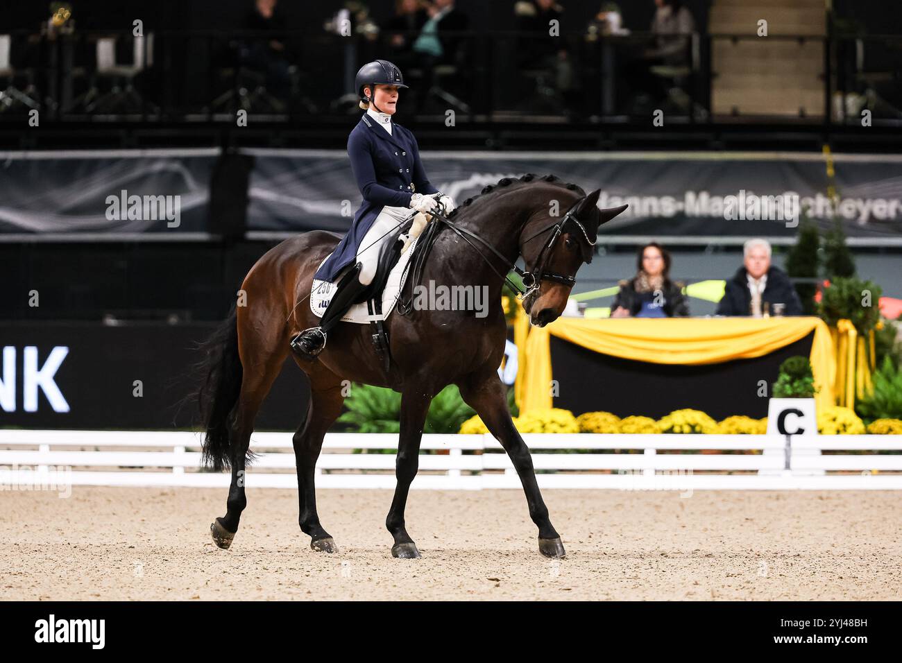 1. Platz Harnisch Carina auf FBW Francis, RFV Oehringen Preis der Firma I West Nat. Dressurprüfung Kl. S Aufgabe: Intermediaire I GER, Stuttgart German Masters 2024, 38. internationales Reitturnier, 13.11.2024 Foto: Eibner-Pressefoto/Roger Buerke Stockfoto