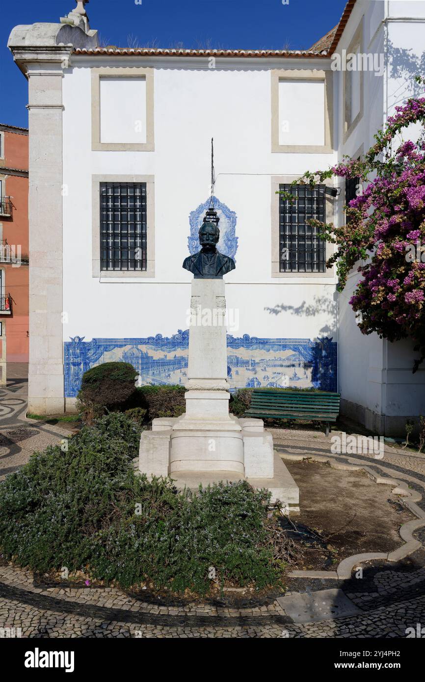 Santa Luzia Garden oder Julio de Castilho Garden mit Azulejos bemalten Fliesen, Lissabon, Portugal Stockfoto