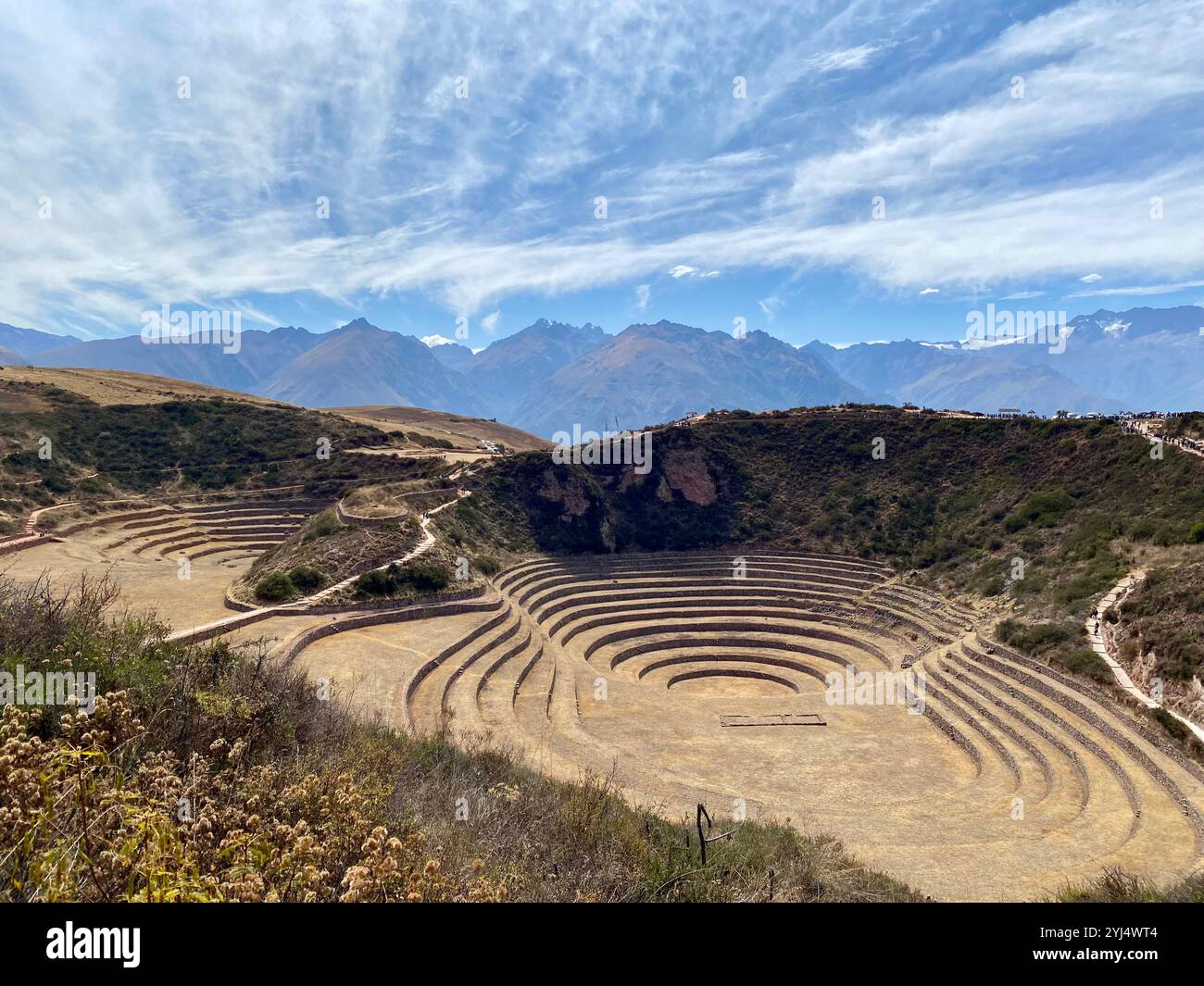 Die archäologische Stätte von Moray, die sich auf der Spitze des Heiligen Tals der Inkas in Peru befindet. - Smartphone-aufgenommenes Stockfoto